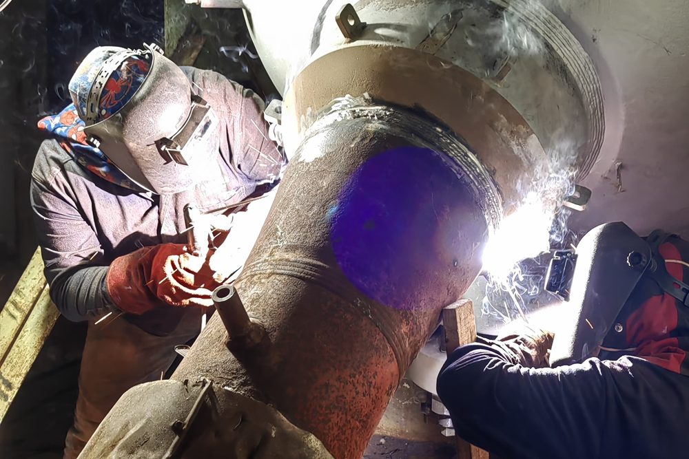 Soldadores de Grupo Galicia trabajando en tubería de gran diámetro en Guadalajara